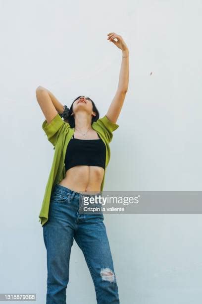 Teen Girls Midriff Photos And Premium High Res Pictures Getty Images