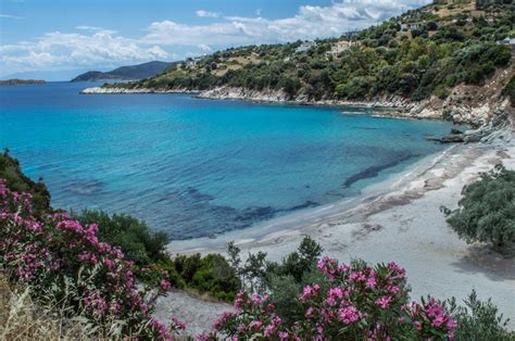 Second in size to crete, it stretches from the tip of the pelion peninsula all the way south to the coast of attika. The Greek Island of Evia