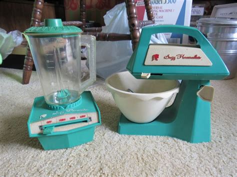 blindsquirrelauctions vintage suzy homemaker blender and mixer no box