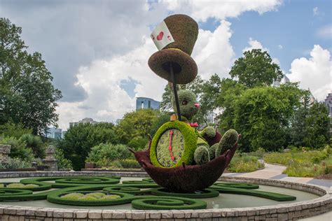 The Alice In Wonderland Gardens Exhibit In Atlanta Jetset Jansen