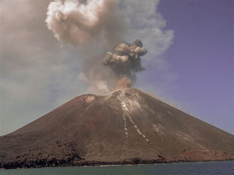 Indonesias Anak Krakatau Volcano Images Before And After Tsunami