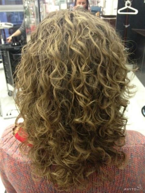 Beautiful Loose Even Curl In This Perm Permed Hairstyles Hair Styles Medium Hair Styles