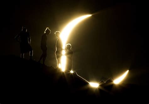 Apakah benar fenomena tersebut menimbulkan bencana? Gambar fenomena gerhana matahari cincin