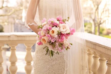 How much wedding flowers should cost. Average Cost of Wedding Flowers: Making the Most of a ...