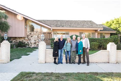 the hgtv renovation of the ‘brady bunch house is finished and the sneak peak photos are