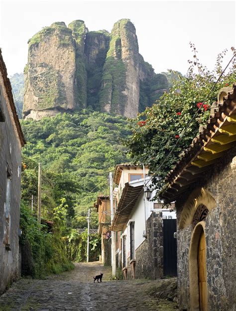It's famous for the el tepozteco pyramid, which is on the summit of the nearby tepozteco mountain. Lo mejor de Tepoztlán: descubre lo que debes saber sobre ...