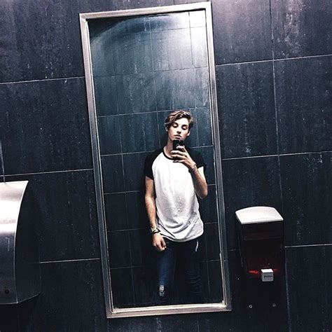 Instagram Aesthetic Boy Mirror Picture Iwannafile