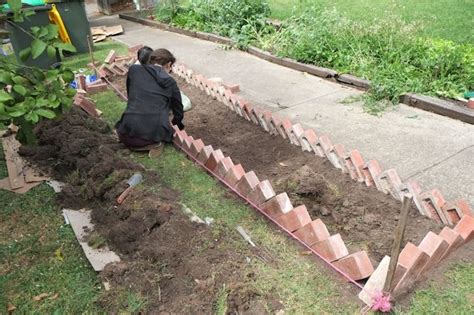 10 Solid Garden Edging Ideas With Bricks Brick Garden Edging Garden
