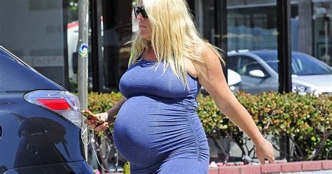 Atajere Blog My Bump Looks Fake Heavily Pregnant Busy Philipps Looks