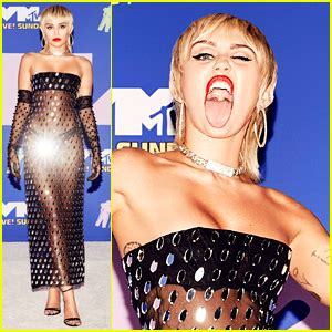 Miley Cyrus Goes Sheer On Mtv Vmas Carpet Mtv Vmas Miley Cyrus Mtv Vmas Just