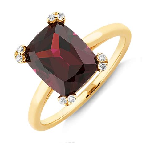 Ring With Rhodolite Garnet And Diamonds In 10kt Yellow Gold