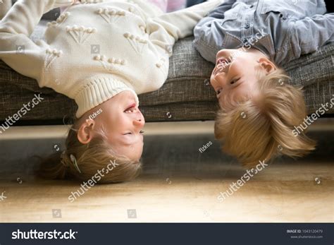 Happy Preschool Boy Girl Lying Upside Foto Stock Editar Agora 1043120479