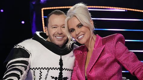 Blue Blood S Donnie Wahlberg And Jenny McCarthy S Loved Up Selfie