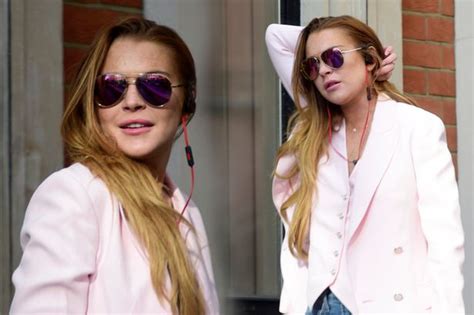 Lindsay Lohan Teases Fans With Topless Selfie Mirror Online