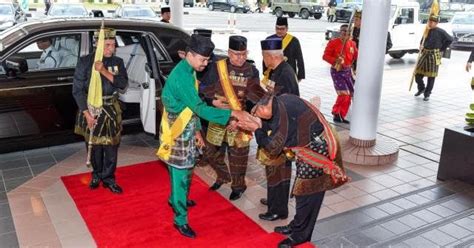 Untuk kedepan akan kami lakukan. PERKAHWINAN DIRAJA BRUNEI 2015 - MAJLIS ISTIADAT MEMBUKA ...