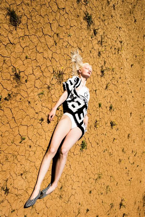 Incredible Series In Desert Fubiz Media Desert Fashion Desert Fashion Editorial Desert