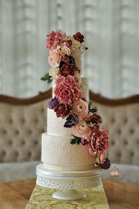 Florals And Lace Decorated Cake By Sumaiya Omar The Cakesdecor