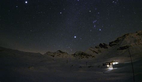 Brown Mountain Night Sky Stars Snow Horizon Hd Wallpaper
