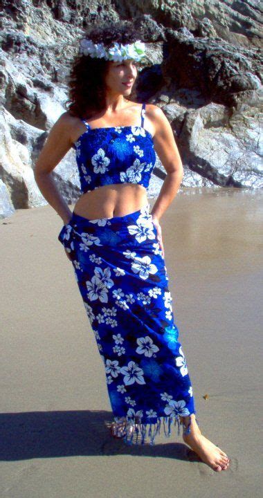 How To Dress Hawaiian Hawaiian Outfit Hawaii Outfits Luau Outfits