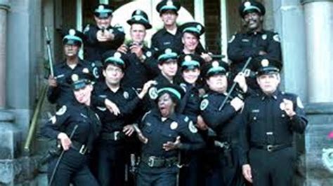 Chamada Filme Loucademia de Polícia 01 1984 YouTube