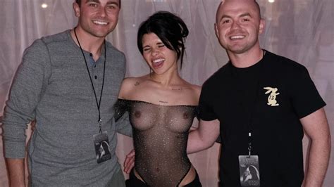Nessa Barrett Flashes Her Nude Tits At Concerts 13 Photos OnlyFans
