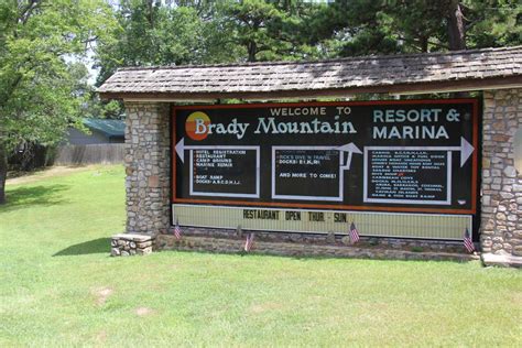 Use the map above of the lake ouachita area to help plan your visit. Brady Mountain Resort & Marina | Lake Ouachita