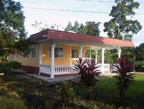 Teras rumah di kampung memiliki ciri khas tampilan yang minimalis dan bersahaja. Foto Rumah Sederhana di Desa dan Kampung 2017 - Foto Rumah Mewah 2017