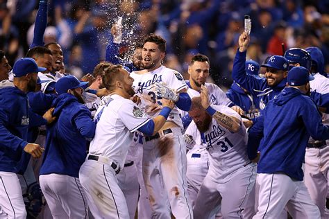 Royals Take Game One Of World Series Defeat Mets In 14 Innings 5 4