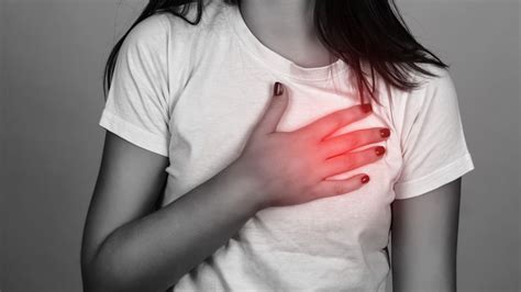 This Surprising Symptom Could Be A Sign Of A Heart Attack In Women
