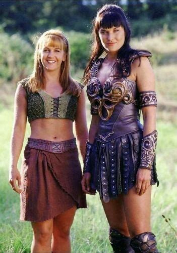 Xena And Gabrielle Lucy Lawless Renee Oconnor Tv Show 8x10 Glossy Photo Ebay