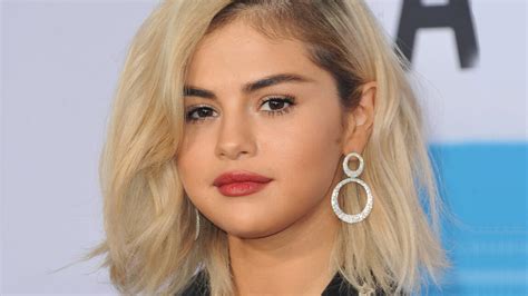 Selena Gomez S Best Makeup Looks You Can Try In A Tap Perfect