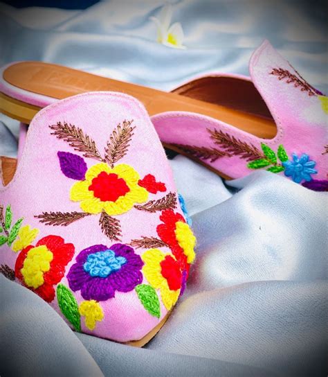 Flat Mule With Colourful Floral Embroidery In Pure Leather Slixfootwear