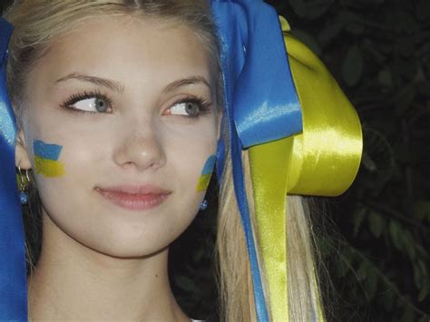 Ukrainian Flag Girl : PrettyGirls