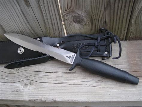 Best Combat Knife Buying Guide And Top 4 Reviews 2020