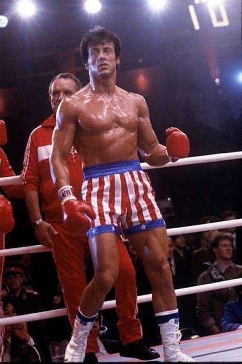 Sylvester stallone has headed online to share a hoard of very rare photos from the set of 'rocky iv' that show him getting pummelled by ivan drago himself, dolph lundgren. Rocky 4 #boxing #boxing #fondos (con imágenes) | Rocky ...