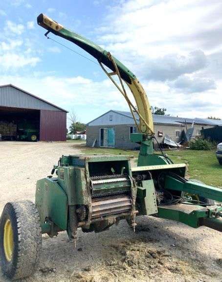 John Deere 3960 Chopper With Electric Controls And Hydraulic Tongue