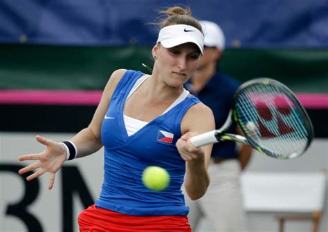 Harmony tan éliminée par marketa vondrousova. Tennis: Siniakova, Vandeweghe win; Czechs tie U.S. in Fed ...