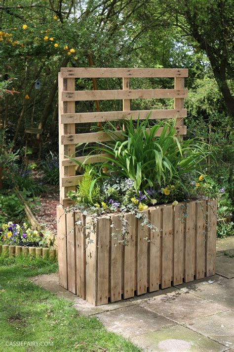 You'll learn a lot without spending a lot, and have a great build that. Garden DIY: Upcycled pallet planter & patio privacy screen ...