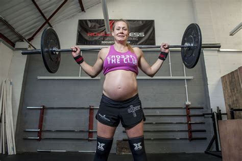 Pregnant Weightlifter Lifting Weights As Heavy As A Fridge