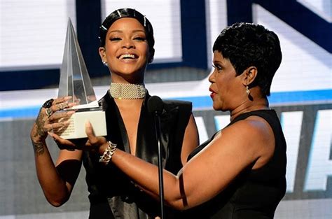 Rihannas Mom Monica Present Her With Icon Award At Amas Video