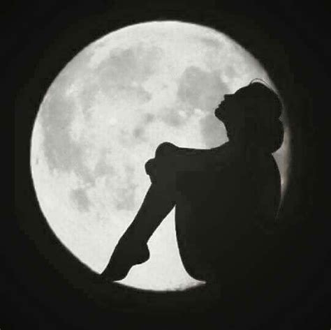 Pin By Fernando Diaz Mart Nez On Belleza De Mujer Moon Photography Silhouette Art Moon Art