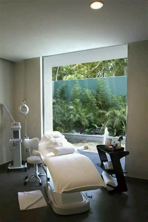 cabina facial spa treatment room spa room decor esthetician room decor