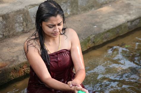 Kollywood Actress Sreeja Latest Hot Bathing Stills In Kozhi Koovuthu Movie No Water Mark