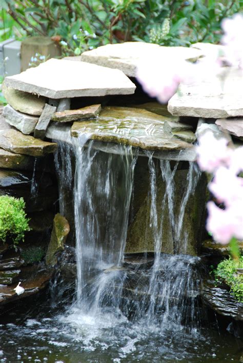 When building garden ponds, waterfalls must be given special consideration when it comes to choosing materials. Garden, Ponds & Waterfalls in Chester County - Naturescapes, Paoli PA