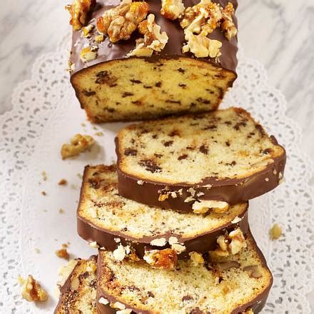 Damit er sich gut vom rand löst und gleichmäßig zusammenfällt, kann man den kuchen mit einem kleinen spachtel leicht vom rand lösen. Ein Teig 3 Kuchen: Walnuss-Schoko-Kuchen Rezept | LECKER