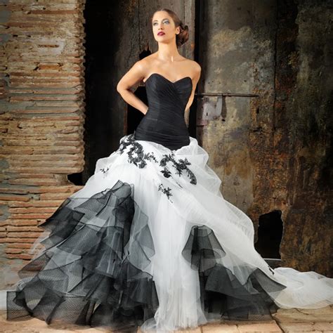 Sleeveless Sweetheart Long Train Ball Gown Lace White And Black Wedding Dresses In Wedding