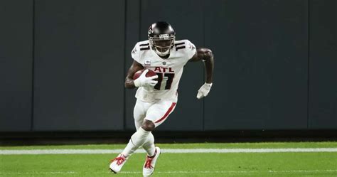 Atlanta falcons receiver julio jones clearly thought he had a this all sounds too familiar, doesn't it? Julio Jones Might Not Play vs. Panthers, and Falcons Fans ...