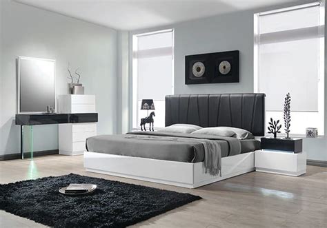 Are you thinking of transforming your bedroom? 64 Grey Bedroom Ideas and Design - With Pictures | The ...