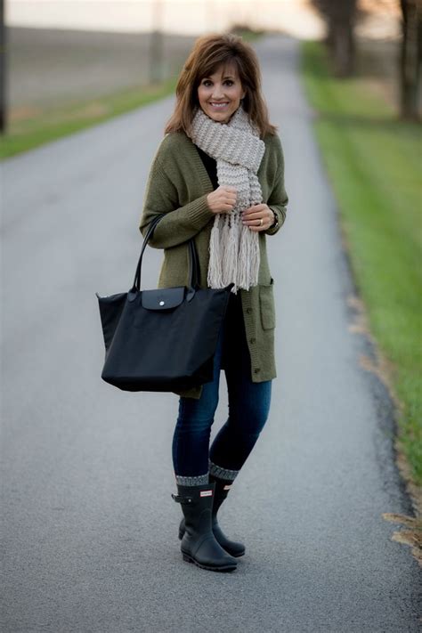 How To Style Hunter Boots Winter Fashion Cyndi Spivey Casual Winter Outfits Winter Outfits