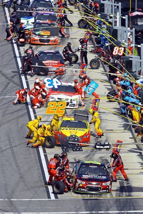 The first is that nascar requires tires to be fastened with five lugnuts and also requires the use of specific airguns, so as not to give any team an. Pit stop at the Daytona 500! (With images) | Nascar cars ...